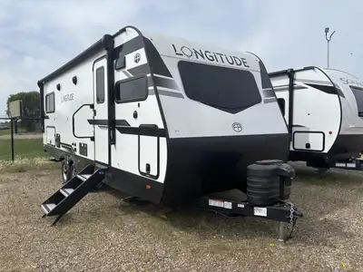 Longitude Towable LNT230FK Say hello to both style and comfort with this brand new Longitude travel...
