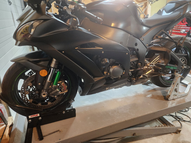 2016 Kawasaki ZX10R ABS in Sport Bikes in Winnipeg - Image 2