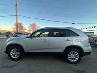 2014 KIA SORENTO LX AWD NO ACCIDENTS, NO CLAIMS WITH ALL SERVICES UP TO DATE QualiTee Motors offers... (image 7)
