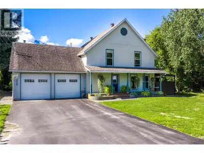 This move-in-ready Revelstoke home offers the perfect combination of style, space, privacy and an ex...