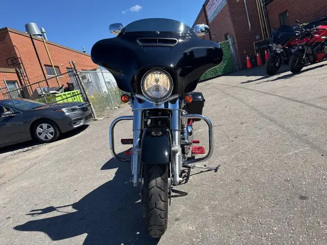 2023 Harley-Davidson Street Glide ~ STREET GLIDE ~ CANANDIAN ~ 1 in Sport Touring in City of Toronto - Image 9