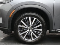 The Infiniti QX60 blends premium comfort, elegant design, and smooth performance in a spacious three... (image 4)