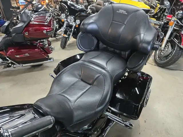 2011 Harley-Davidson CVO Ultra Classic Electra Glide in Street, Cruisers & Choppers in Markham / York Region - Image 4