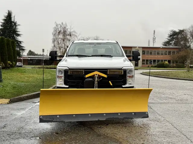 2023 Ford F-250 XL 4X4 Plow Truck with Sander in Heavy Trucks in Regina - Image 4