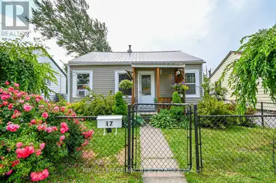 Step into this charming 2- bedroom, 1- bathroom home nestled in the heart of Welland. Perfect for fi...