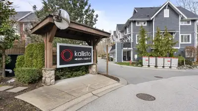 Welcoming 3BR 2.5BTH Grandview townhome. Designed by an award-winning architect, the heart of this i...