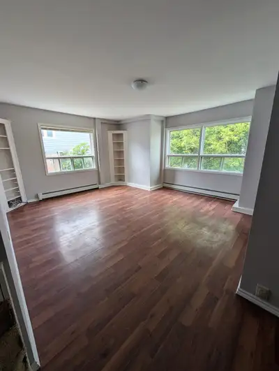 2 Bedroom Unit in Multiplex – All Utilities & Parking Included –