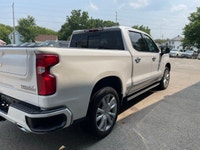 2023 Chevrolet Silverado 1500 High Country 4x4 Crew Cab with the 3.0L Duramax Diesel and 76,202 km!... (image 5)