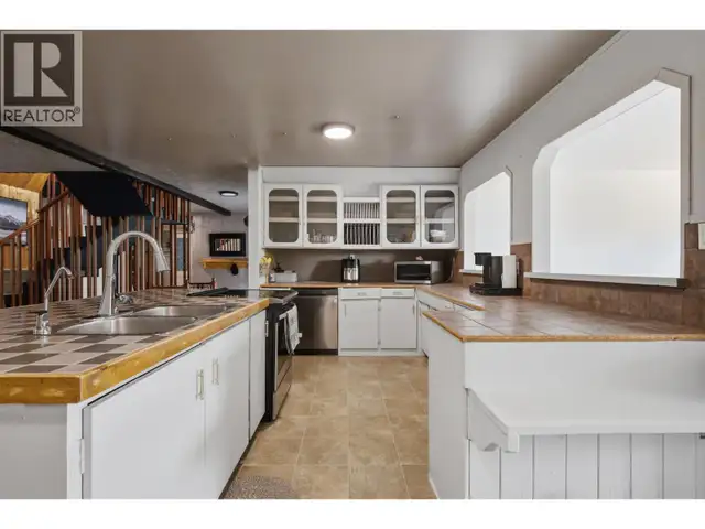 1925 COMMODORE CRESCENT Williams Lake, British Columbia in Houses for Sale in Williams Lake - Image 3