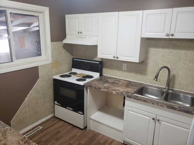 Full 3 Bedroom Home for Rent in Meadowgreen in Long Term Rentals in Saskatoon - Image 3