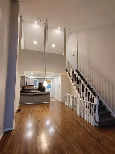 Townhome – 2 Bdrm + Loft + Den - Junction Triangle