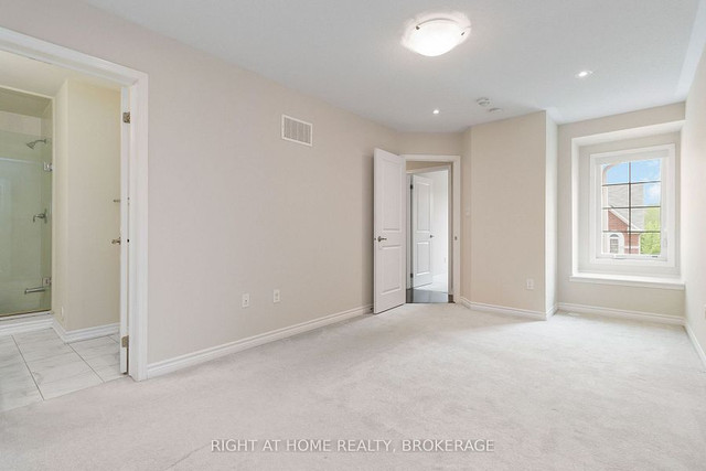Cozy, Well-Maintained Freehold Townhouse! in Houses for Sale in Oakville / Halton Region - Image 2