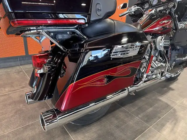 2011 Harley-Davidson CVO Ultra Classic Electra Glide in Street, Cruisers & Choppers in Grande Prairie - Image 13