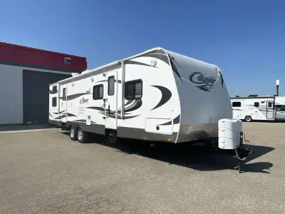 Keystone Cougar 1/2 Ton Series Bunkhouse Travel Trailer w/Rear Bunkhouse, Club Couch w/Bunk Above, S...
