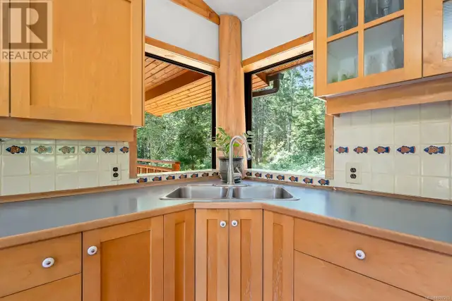 9900 Greenhill Rd Denman Island, British Columbia in Houses for Sale in Comox / Courtenay / Cumberland - Image 16