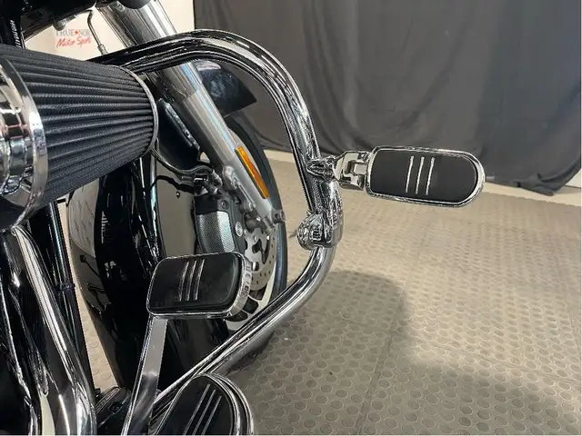 2009 Harley-Davidson Street Glide CANADIAN HARLEY/LOW KM/SERVICE in Sport Touring in North Bay - Image 17