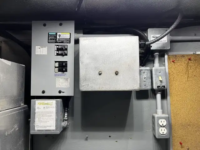 2005 Morgan Olson Workhorse 14 Foot Step Van with Shelving in Heavy Trucks in City of Montréal - Image 36