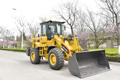 Engine Engine Cummins B4.5 Gross power 140hp (105kw) / 2,200 rpm Operating Range Max. Dump height 15...