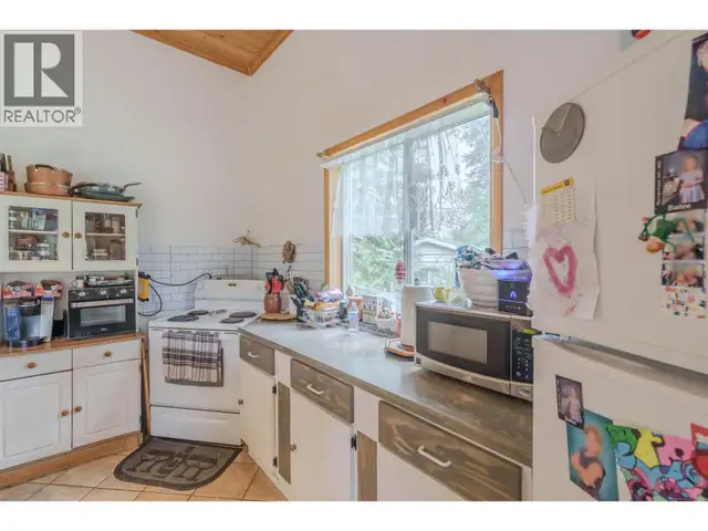 7478 BURGESS ROAD Deka Lake / Sulphurous / Hathaway Lakes, Briti in Houses for Sale in 100 Mile House - Image 13
