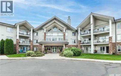 Welcome to Churchill Gardens, a highly sought after condo community. Residents enjoy an impressive l...