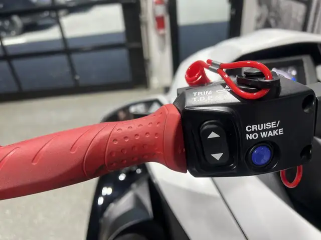2024 Yamaha WAVERUNNER GP 1900R H.O AUDIO **A L'ETAT NEUF!!** in Personal Watercraft in Laval / North Shore - Image 12