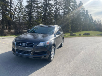 Audi Q7 V8 AWD 4DR 2007 for $8,399Carfax report and a Audi main