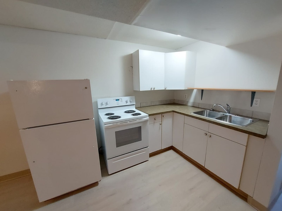 2 Bedroom Basement Suite in Highland Green! 5
