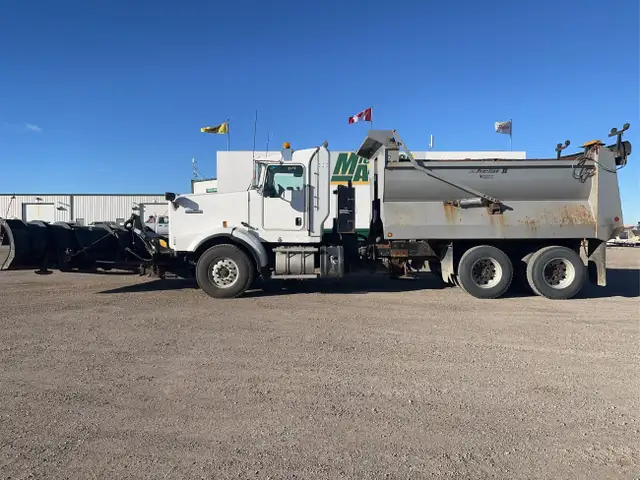 2016 Kenworth T800 in Heavy Trucks in Calgary - Image 3