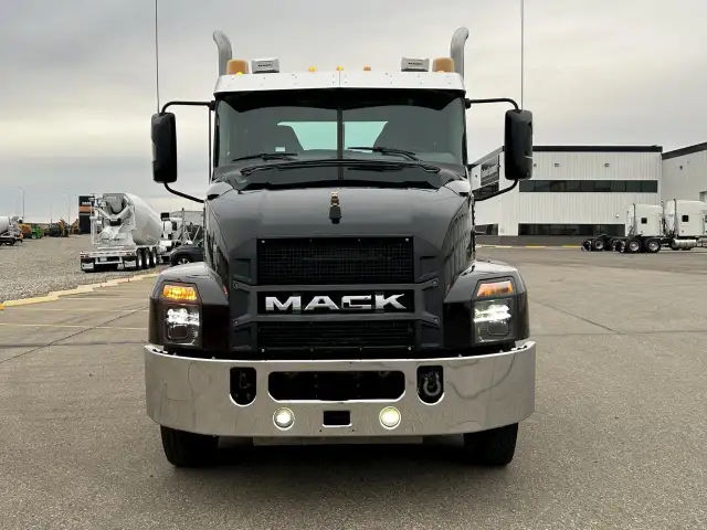 2019 Mack Anthem 64T HD D/C mDRIVE in Heavy Trucks in Regina - Image 9