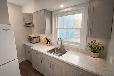 **Move in discount! $200 off first months rent! Rent after first month - $850 + $100 flat rate for u...