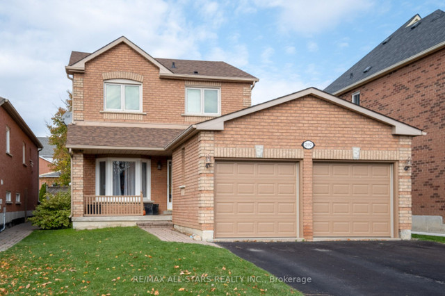 DISTRESS SALE - 3 BEDROOM DETACHED WITH HUGE BACKYARD in Houses for Sale in Markham / York Region