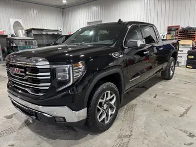 Superbe GMC Sierra 1500 SLT 2024, Duramax 41800 KMS seulement Moteur 6 cyl 3,0 litres Turbo diesel D...