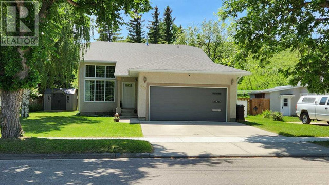 570 Kettles Street Pincher Creek, Alberta in Houses for Sale in Lethbridge