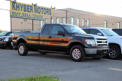 2013 Ford F-150 XLT Ext-Cab 8 Foot Bed 4x4 with 382,002 highway kilometers. Powered by the reliable...
