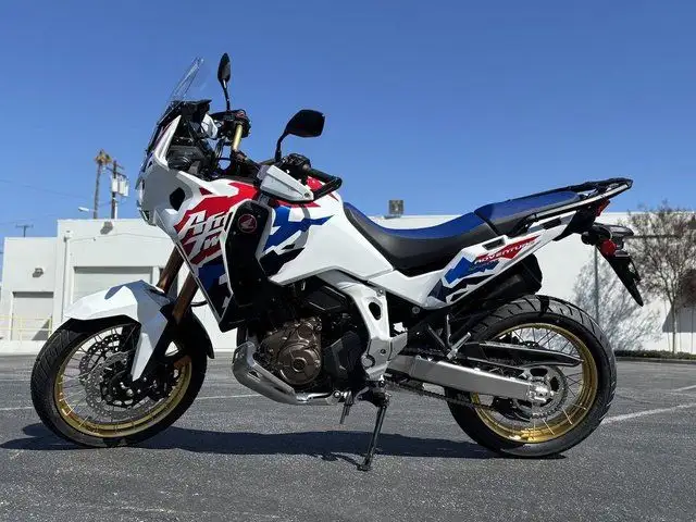 2025 HONDA AFRICA TWIN ADVENTURE SPORTS ES DCT 1000CC-CUSTOM! in Street, Cruisers & Choppers in Edmonton - Image 3