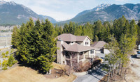 7484 SUN VALLEY PLACE Radium Hot Springs, British Columbia