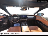 LUXURY ... Engine: 275 (205) @ 6000 RPM L/100Km City: 11.2 L/100Km Hwy: 8.4 Safety Equipment Electro... (image 8)