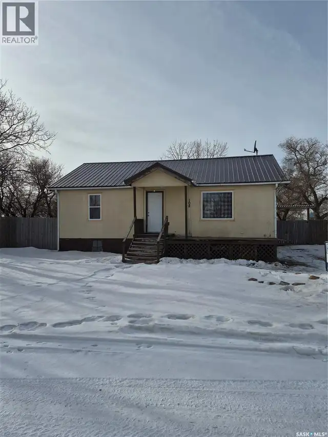 108 Phillips STREET Coleville, Saskatchewan in Houses for Sale in Saskatoon - Image 2