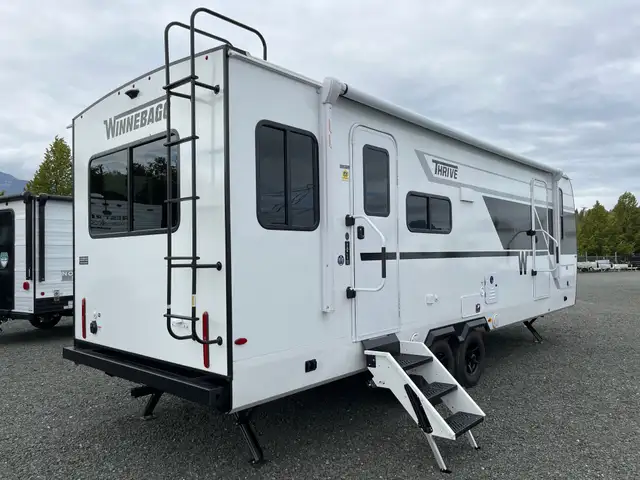 2026 Winnebago THRIVE in Travel Trailers & Campers in Terrace - Image 5