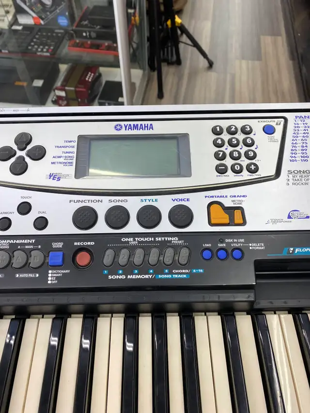 Yamaha PSR-GX76 Keyboard in Pianos & Keyboards in City of Toronto - Image 3