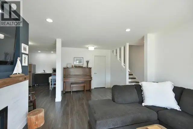 605 WOODLAND AVENUE Gibsons, British Columbia in Condos for Sale in Sunshine Coast - Image 23