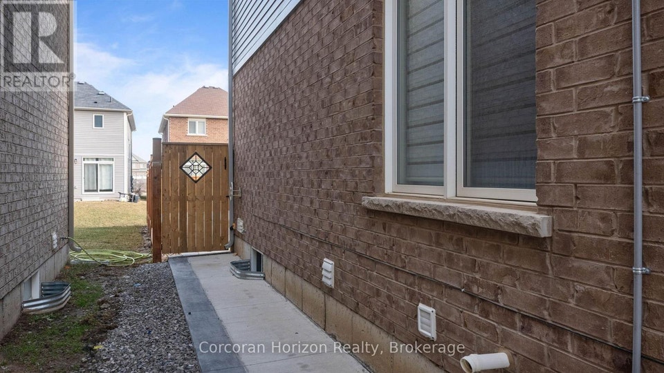 LOWER - 9 PRICE STREET Brantford, Ontario 3