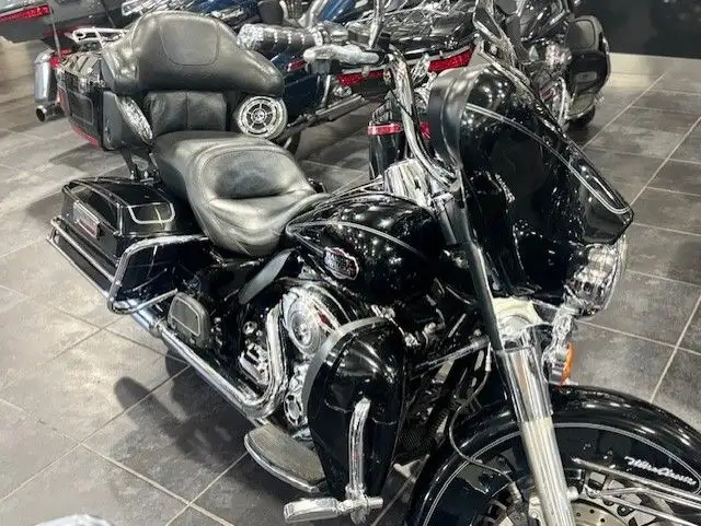 2010 Harley-Davidson Electra Glide Ultra Classic in Street, Cruisers & Choppers in Sudbury - Image 7