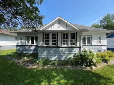R36//Neepawa/This charming heritage home is a must-see! With over 1600 sq ft, 3 large bedrooms plus...
