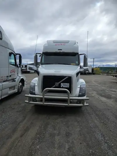 2017 VOLVO VNL64T 670 AUTOMATIQUE 2 LITS , FRIGO , INVERTER POUR MICRO-ONDE , TOUTE LES REPARATIONS...