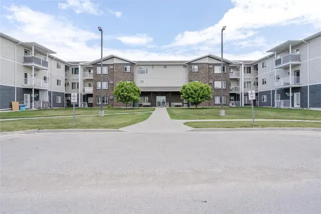 209 8 Brighton Lane Steinbach, Manitoba628657185510431215