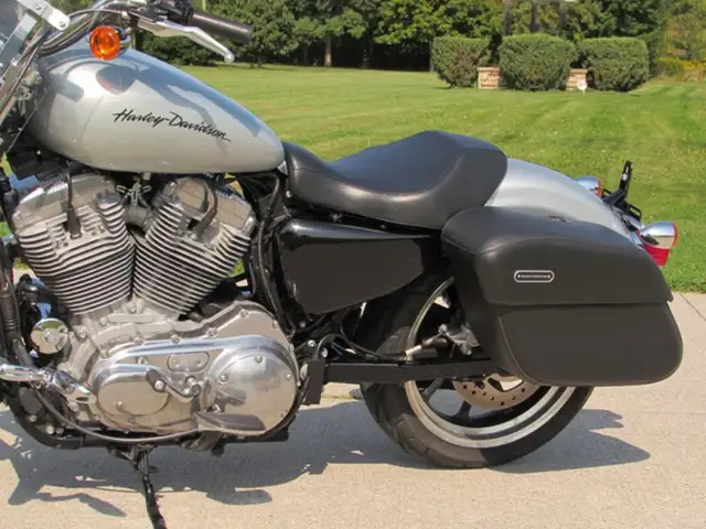 2014 Harley-Davidson XL883L Sportster SuperLow 1 Owner, ONLY 14, in Sport Touring in Leamington - Image 19