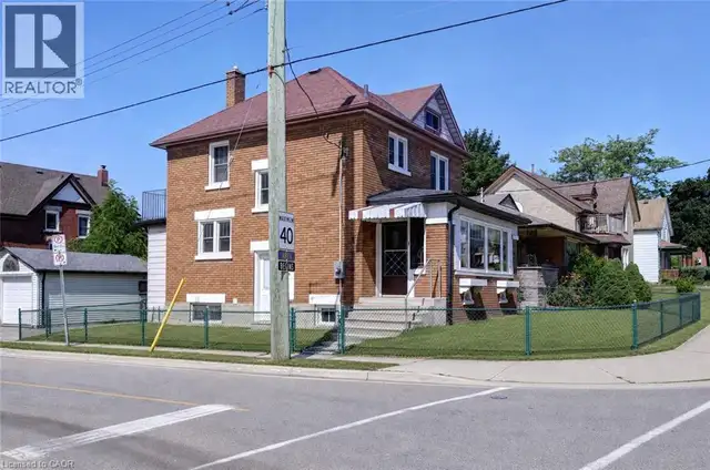 147 COURTLAND Avenue E Kitchener, Ontario in Houses for Sale in Kitchener / Waterloo - Image 3