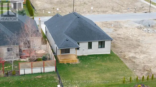 21 HAMILTON STREET North Middlesex (Ailsa Craig), Ontario in Houses for Sale in Grand Bend - Image 36