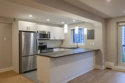 renovated 2-bedroom apartment on Drummond near McGill - ID 2365